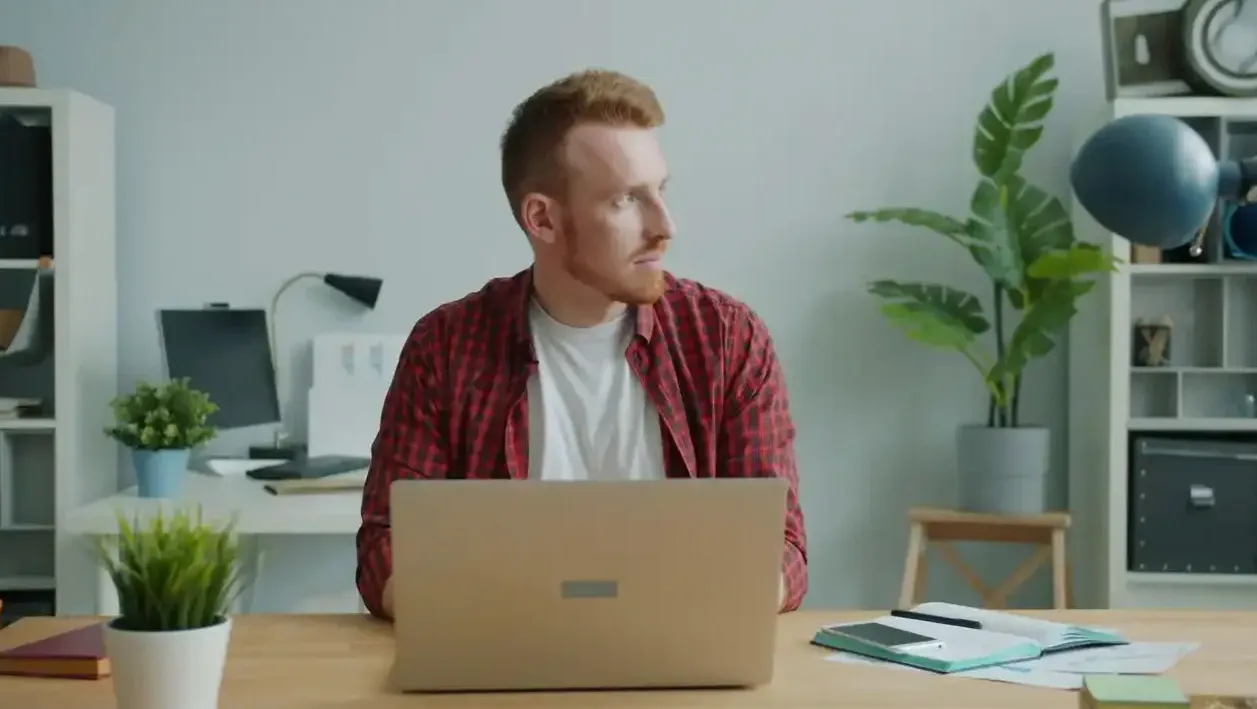 Paleta kartonów papieru ksero przed wysyłką